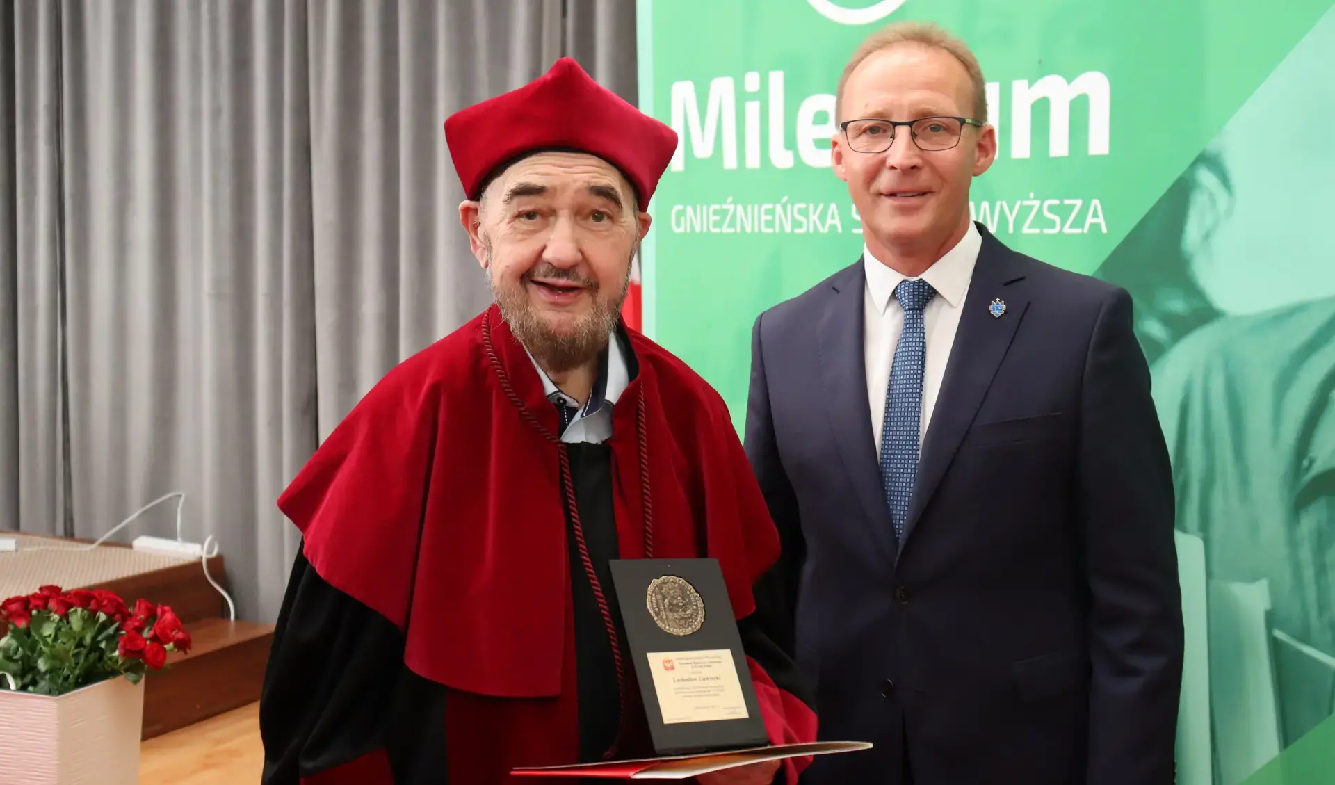 Założyciel Gnieźnieńskiej Szkoły Wyższej Milenium Pan prof. nzw. dr Lechosław Gawrecki nagrodzony przez władze Gniezna Medalem Jubileuszowym